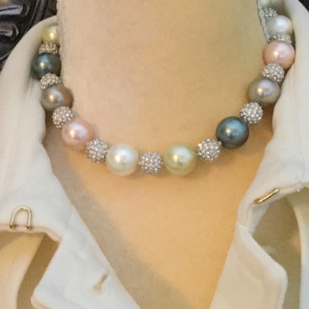 Multi colored pearl choker!